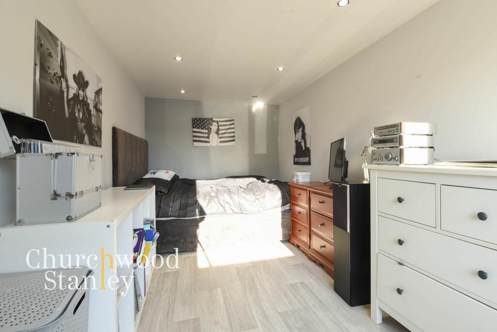 Versatile ground floor reception