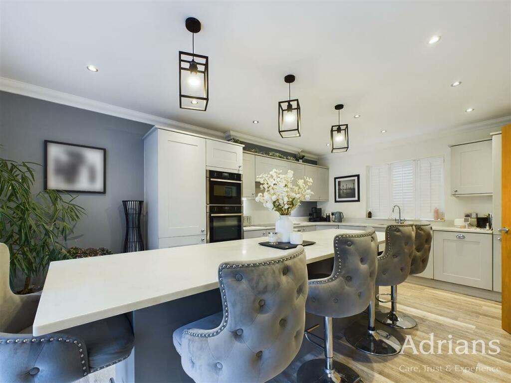 KITCHEN /