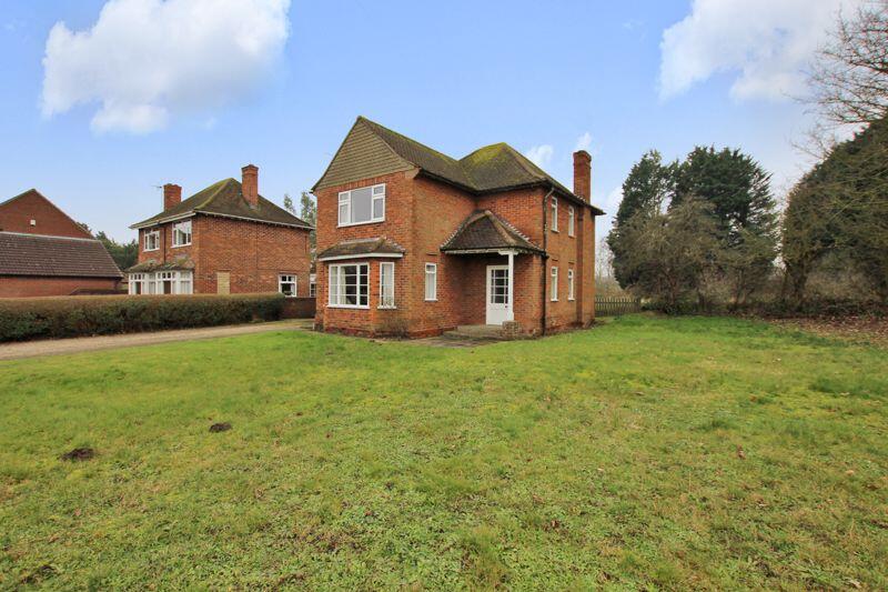 Frontage/grounds
