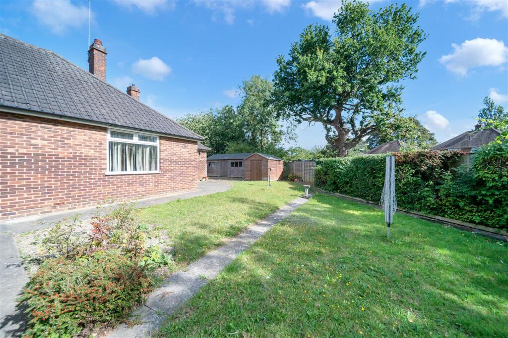 22 Dorset Close-06.jpg