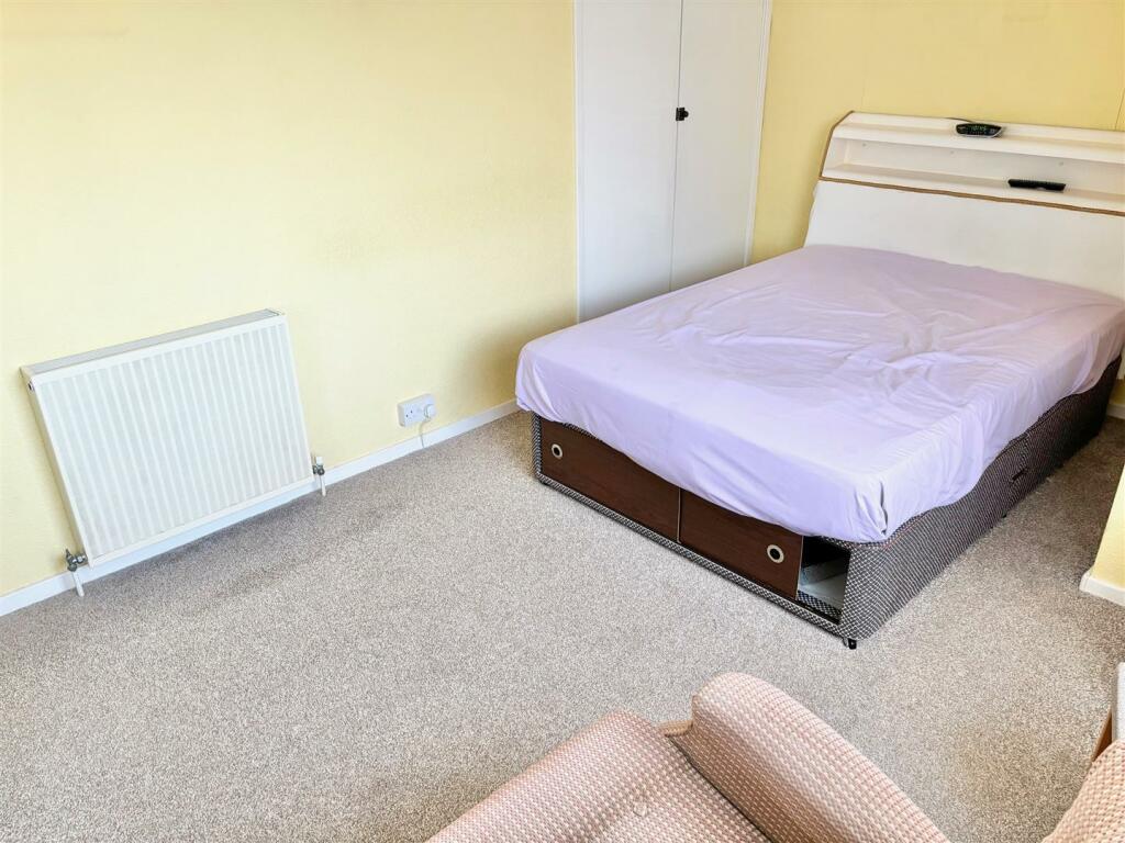 bed1a.jpg