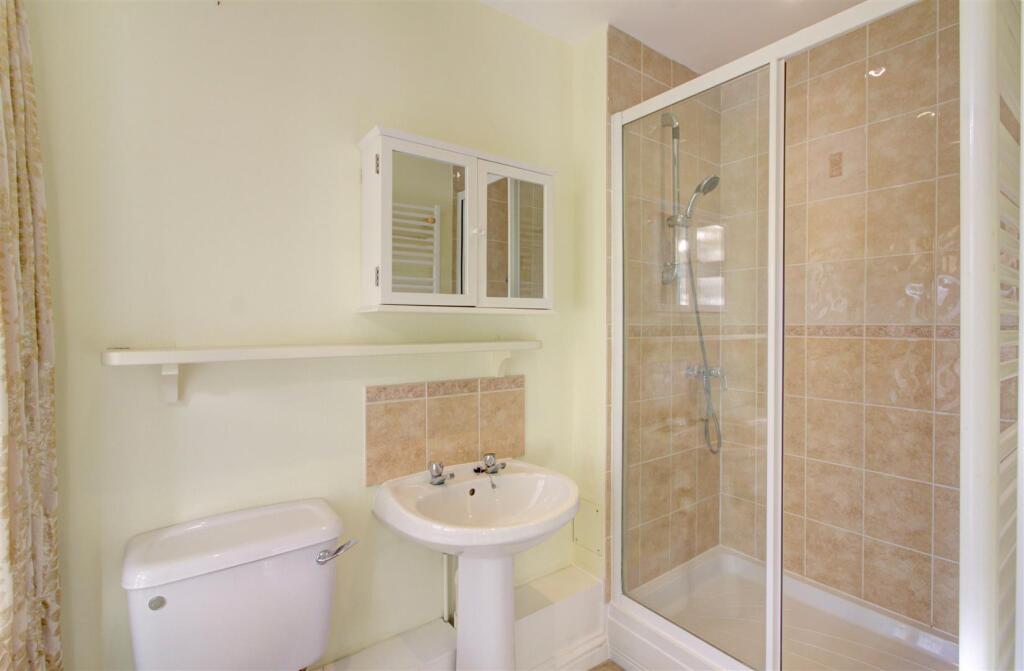 Bedroom 1 ensuite