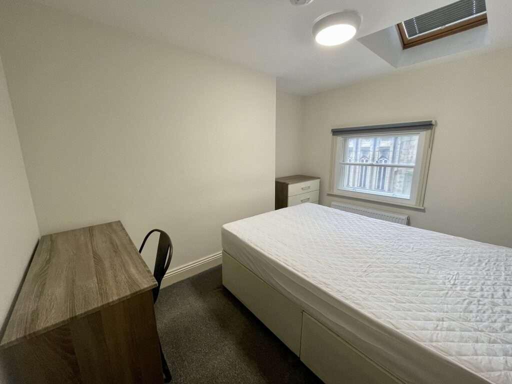 Flat_6_8_St_James_Row