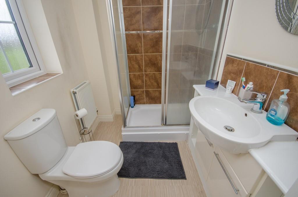 en-suite 2.jpg