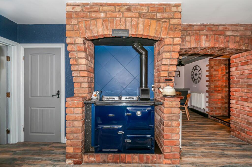 KITCHEN/BREAKFAST ROOM
