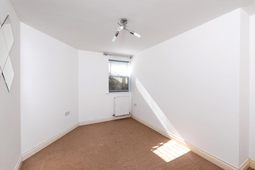 Flat 1, Clouds Hill Court, 69 Clouds Hill Road, Br