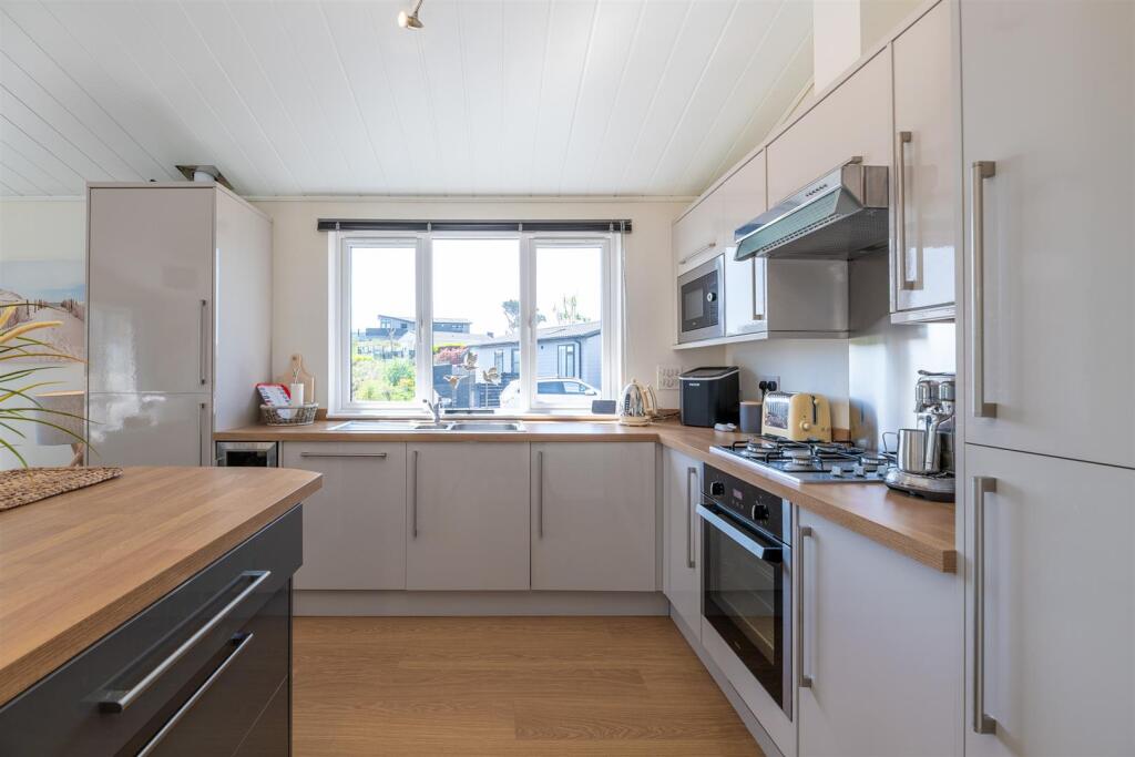 R21-THE-WARREN-KITCHEN-01.jpg