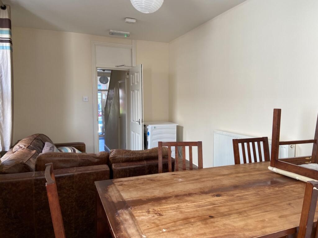 16 Hollingbury Road Kitchen Lounge Area (2)