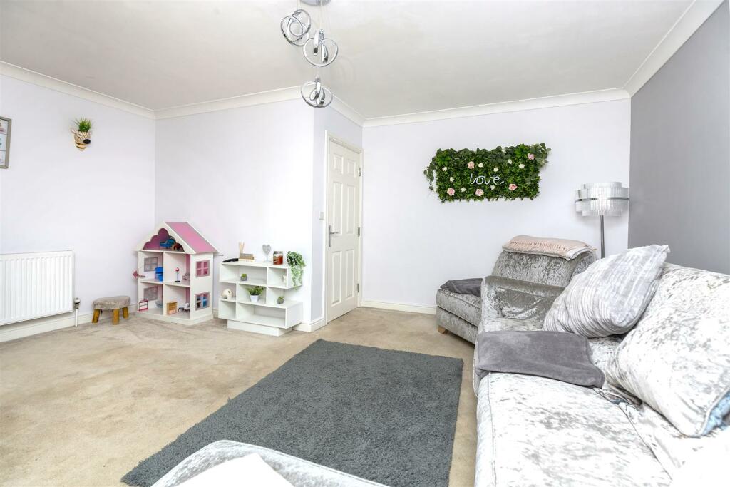 Bramleys Estate Agents - Heatherdale - Halifax (15