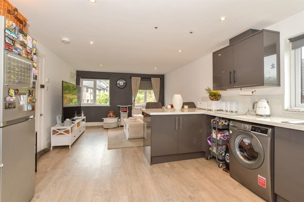 Lounge/Kitchen