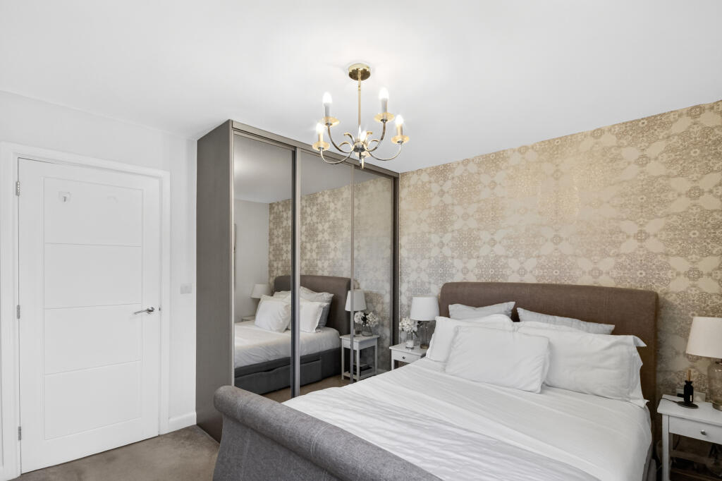 1equestraincourtlarge14