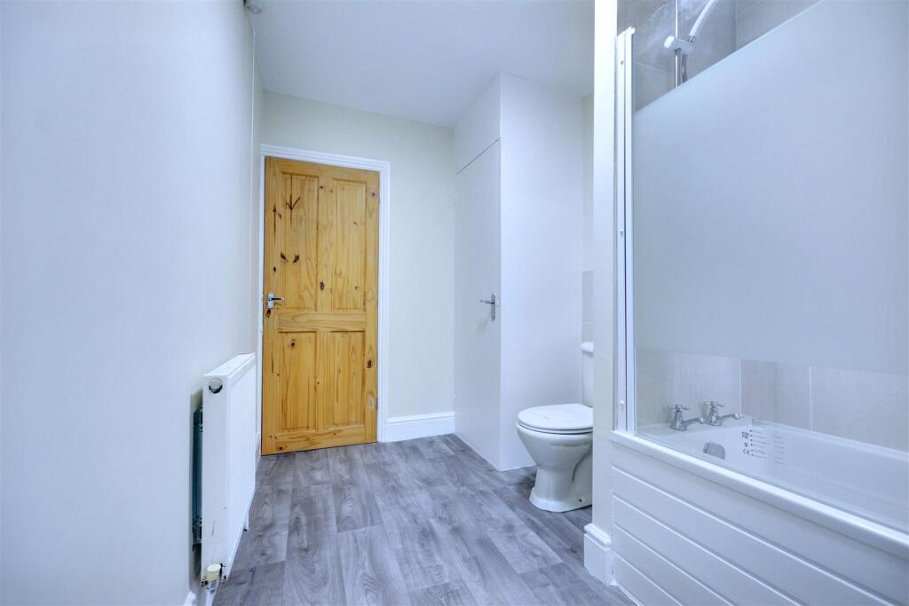 Bathroom_2.jpeg