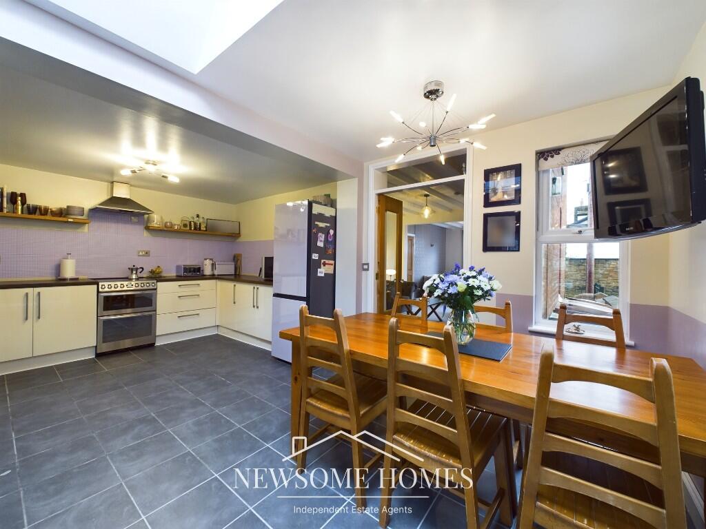 Kitchen/ Dining