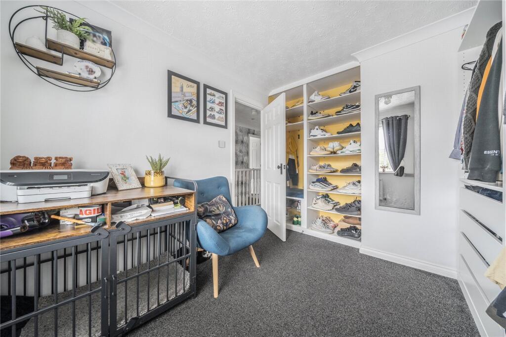 Bed 4/ Dressing Room
