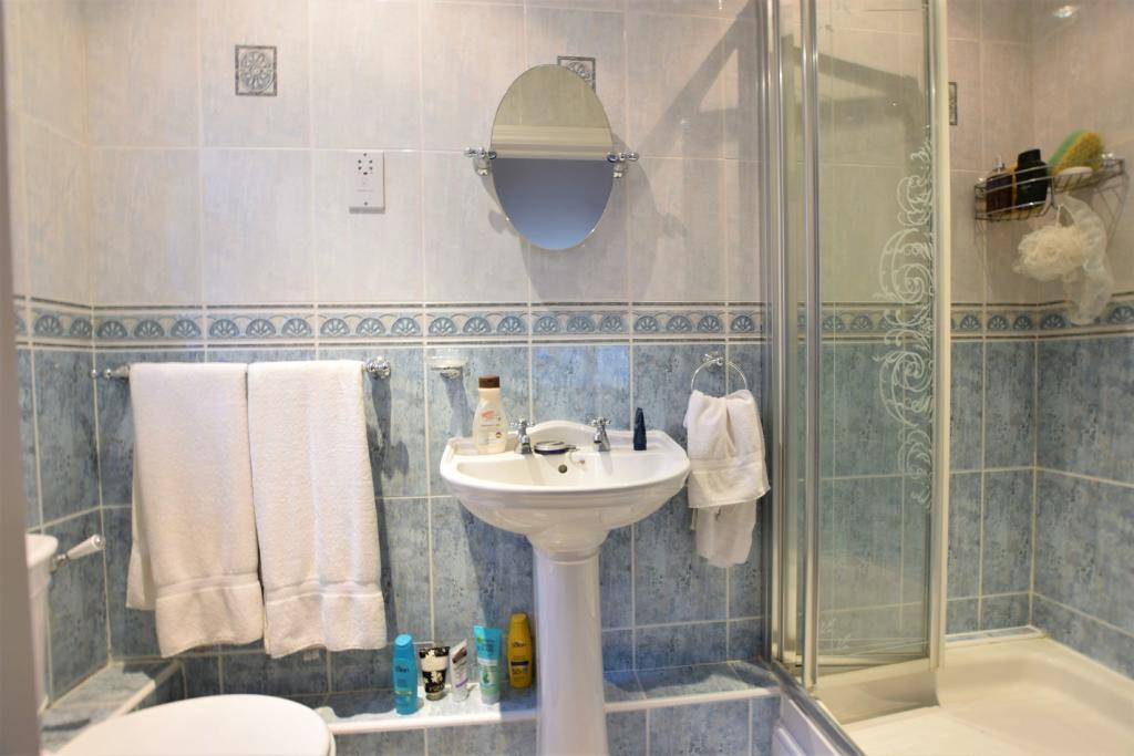 ENSUITE SHOWER ROOM