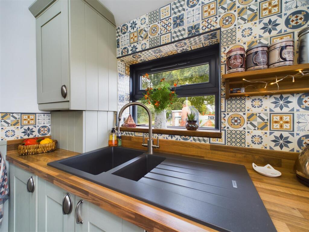 KITCHEN/DINER/LIVING