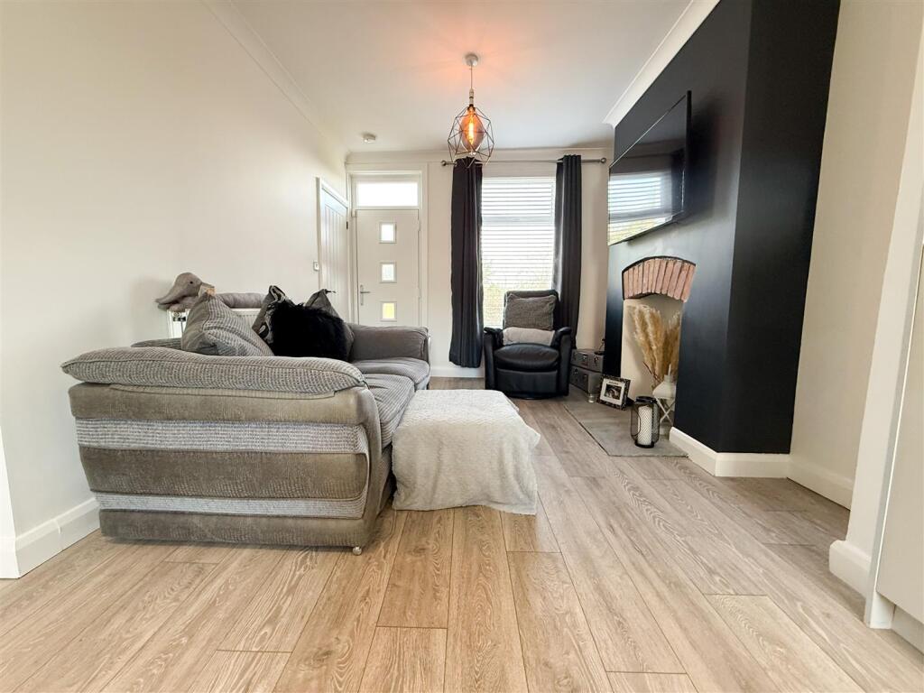 LOUNGE AREA