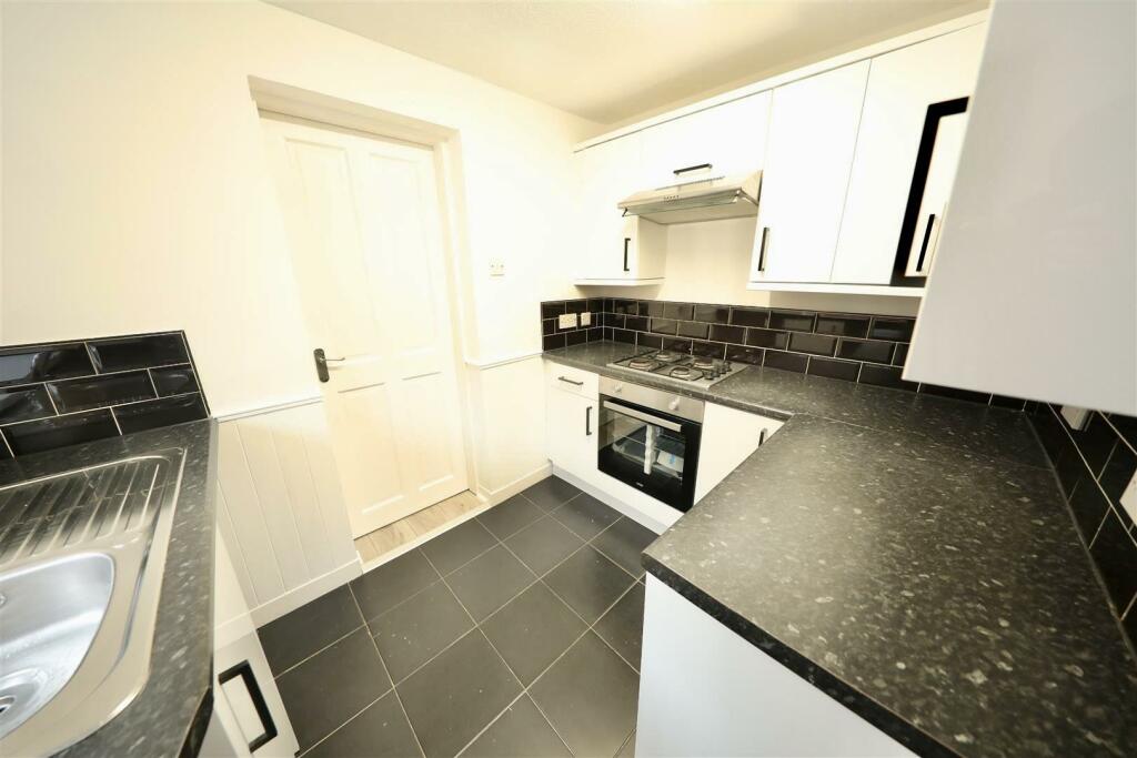 3 Beresford - Kitchen 2.jpg