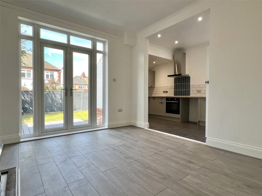 Sitting/Dining Room