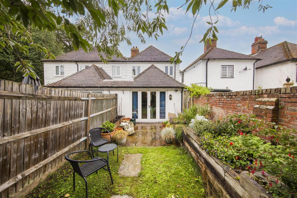 Lovely South Facing Garden