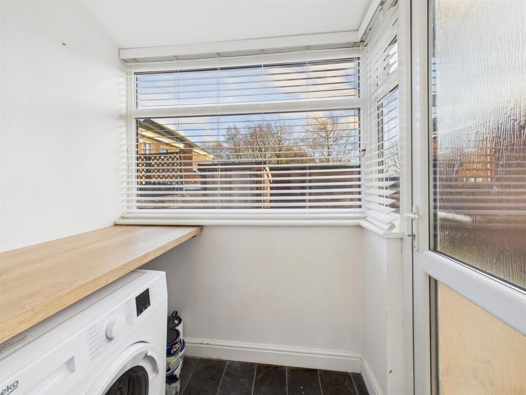 REAR HALLWAY/UTILITY