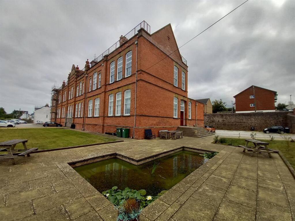 Apartment 11 Exterior.jpg