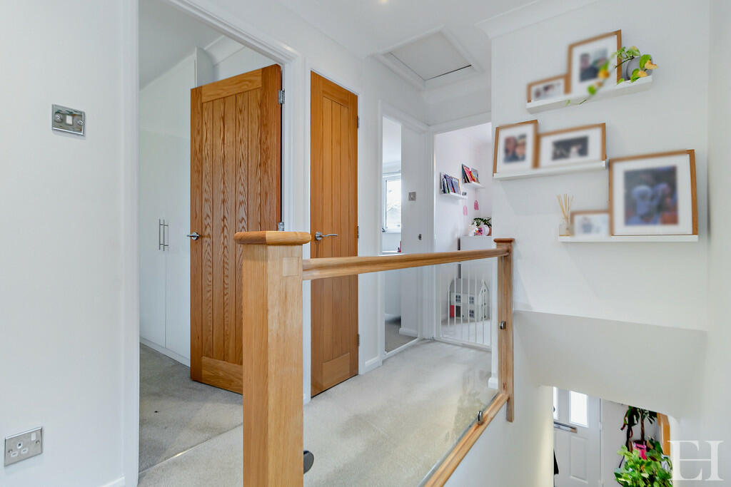 8628060-interior2...