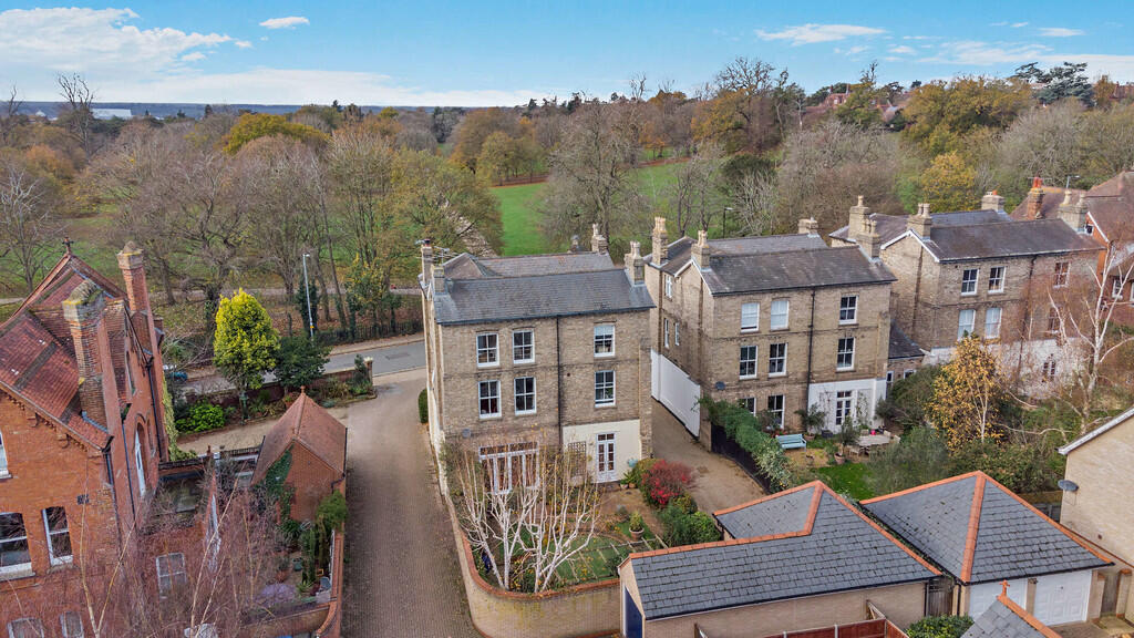 8671362-exterior0...