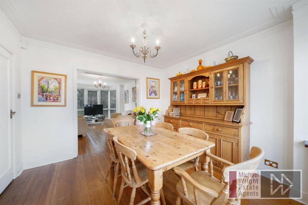 THROUGH LOUNGE: PIC 1