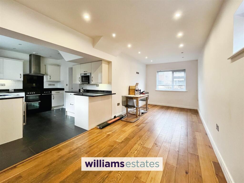 Kitchen/Living Area