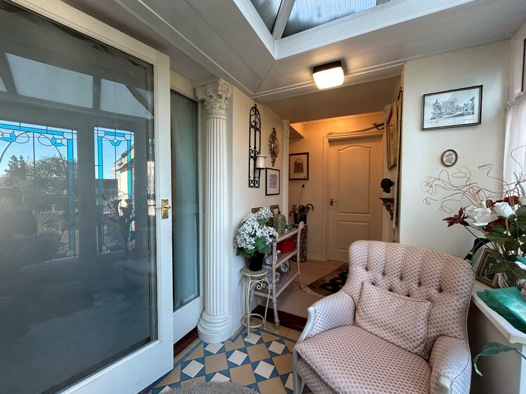 ENTRANCE PORCH