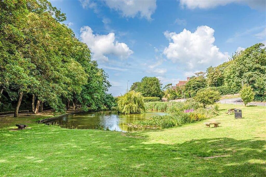 Close+to+the+local+p