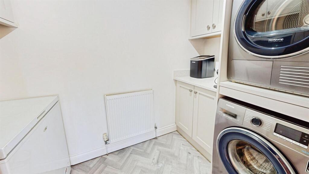 8273def6-23-Highcliffe-Court-07212025_125333.jpg