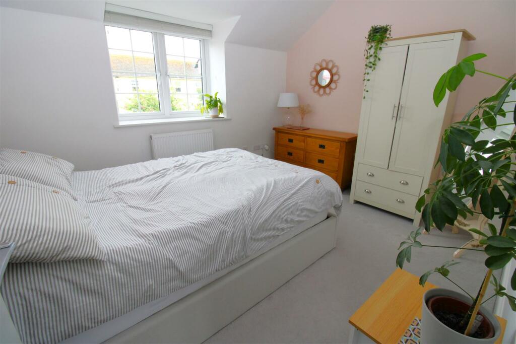 bedroom.JPG