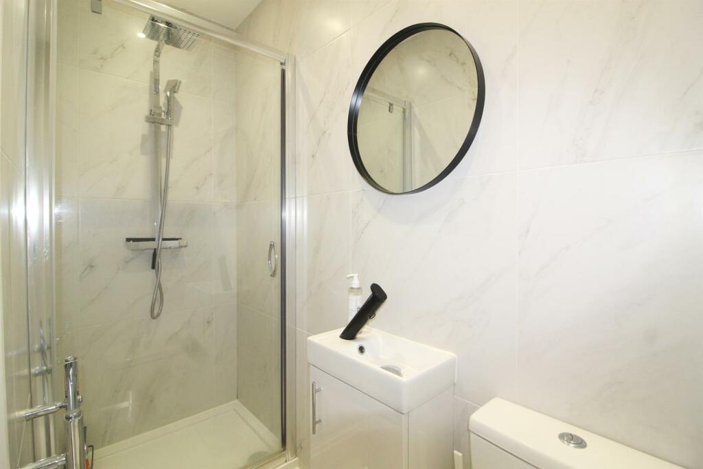 En-suite edit.jpg
