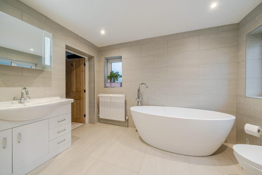 1382521-15-691da2...