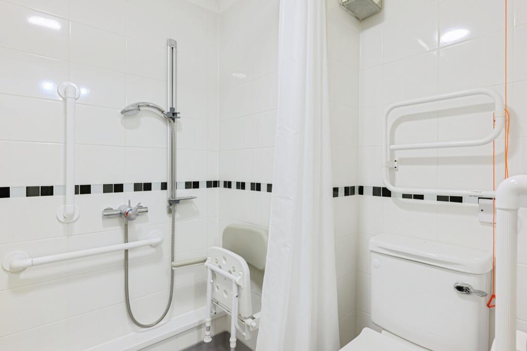 SHOWER ROOM