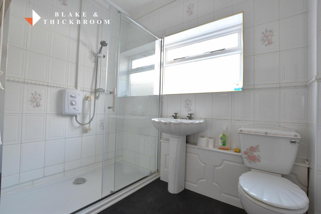 GROUND FLOOR SHOWER ROOM