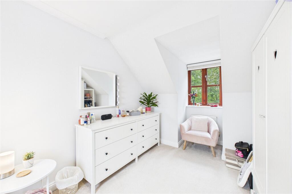 Bedroom 2 Dressing