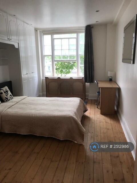 Large Bright Room,Built-In Wardrobe,Dbl Bed,Desk