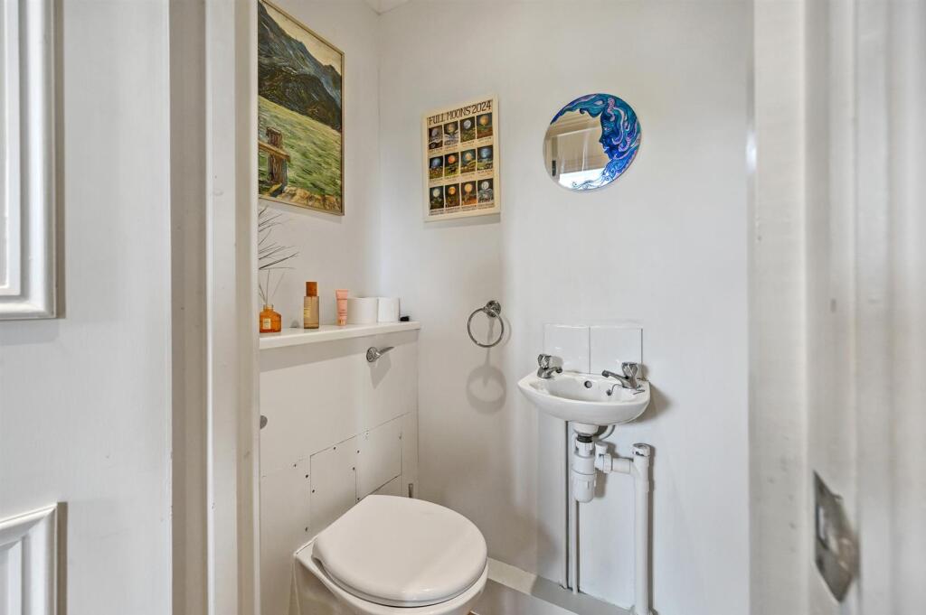 RQBW_40B Warrington Crescent_Toilet 4 (1).jpg