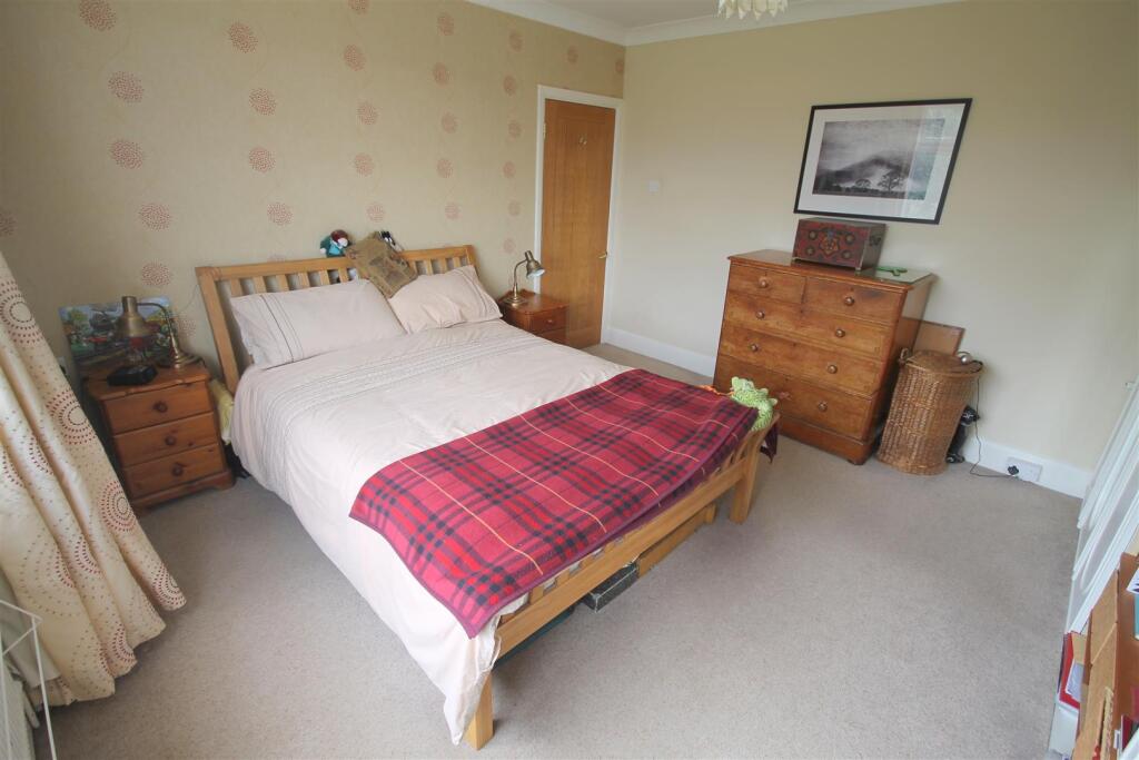 RR Bedroom 2ii.JPG