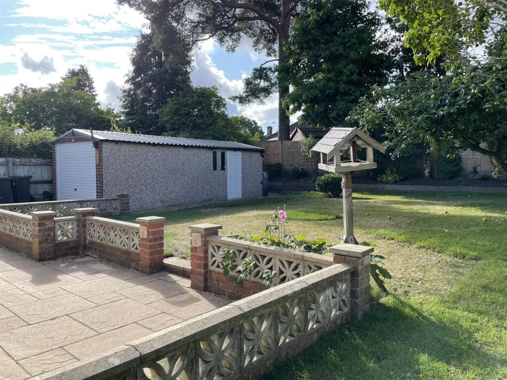 Rear garden 2.jpg