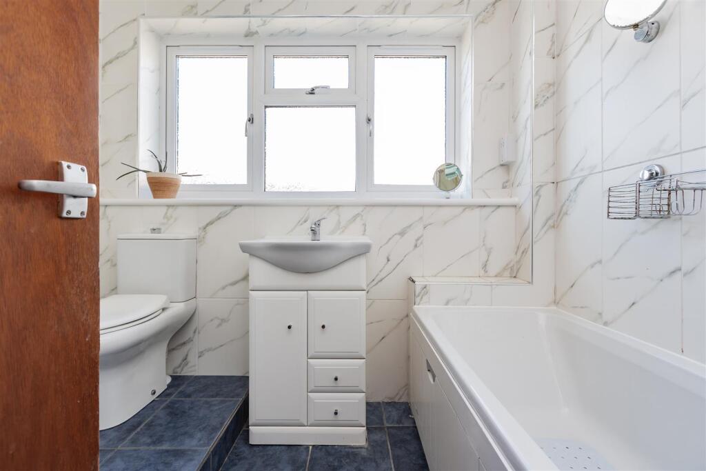 2 Selbourne Close-HR12.jpg