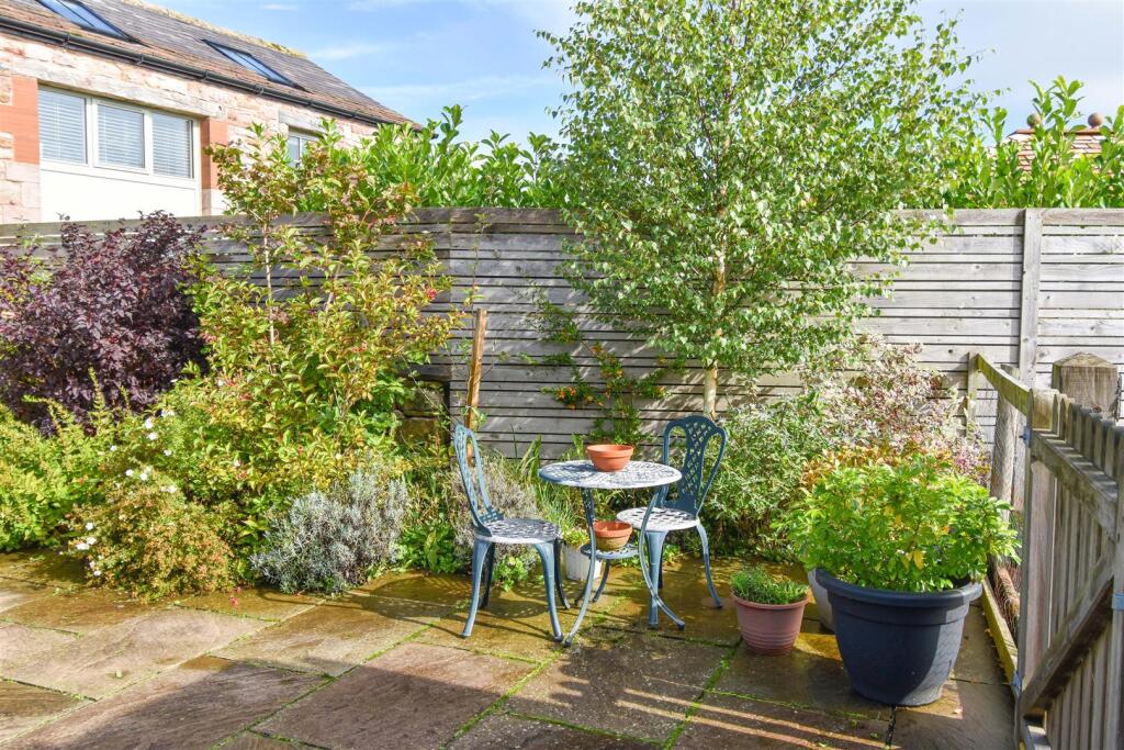 2 Swalebrook Barn Garden d.jpg