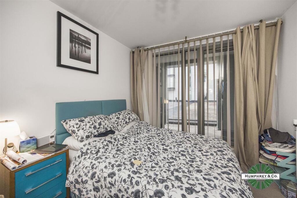 Flat 7  Merlin Heights  Waterside Way -012.JPG