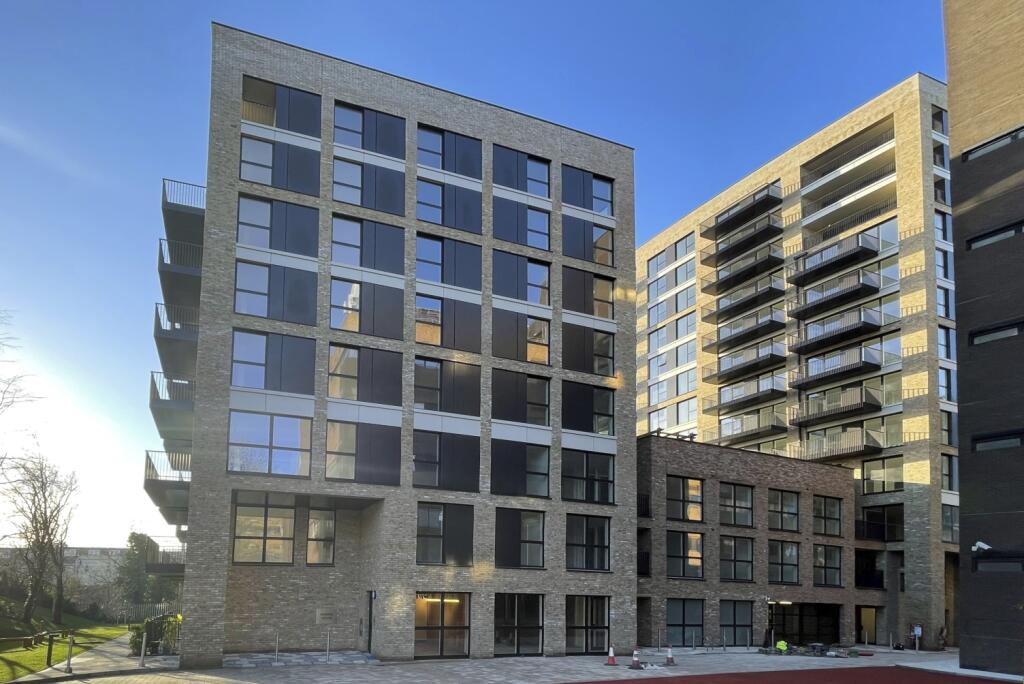 127 West Ealing, Wes