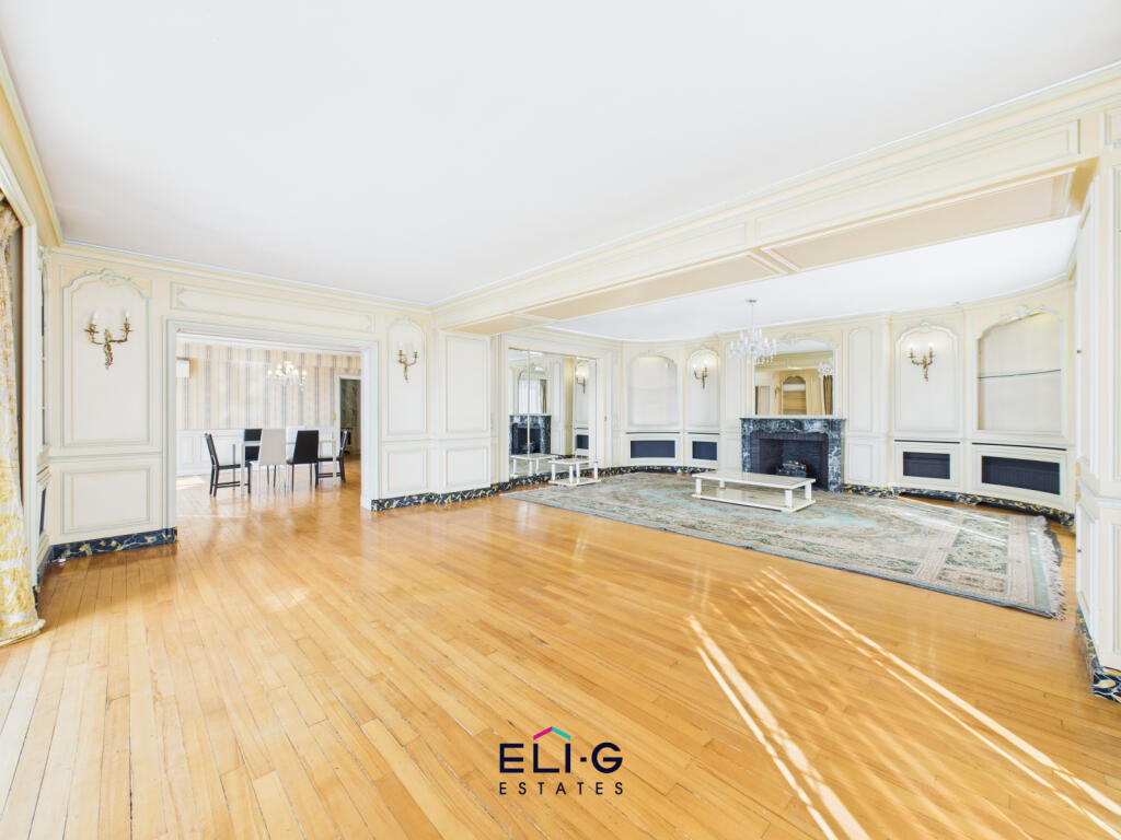 Five bedroom Flat for sale