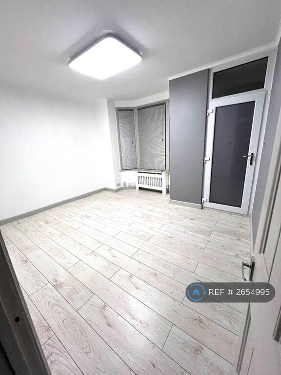 Living Room ( Unfurnished)