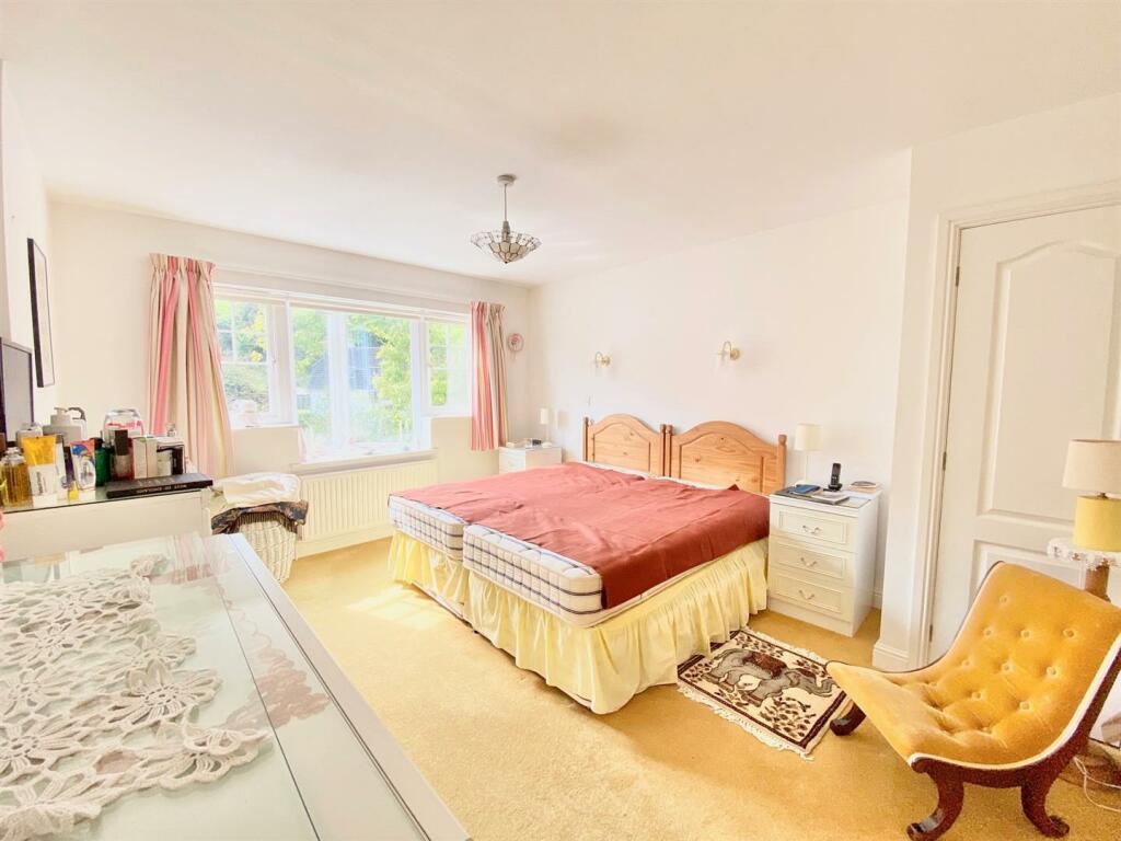 Bedroom 1.jpg